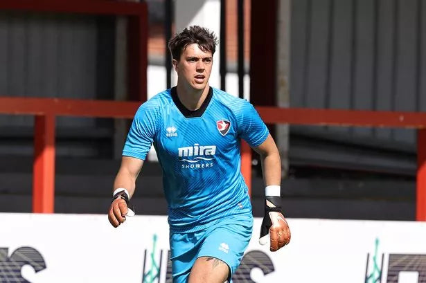 Traumatyczny powrót Barnet do EFL: bramka podarowana w debiucie przez fatalny błąd