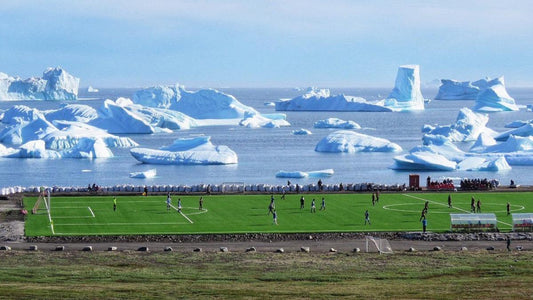 Piłka nożna pod wiecznym słońcem Grenlandii: 24 godziny pasji ⚽☀️