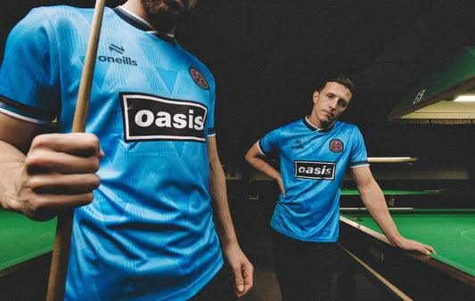 Bohemians wypuszcza koszulkę Oasis z niespodziewanym cameo!