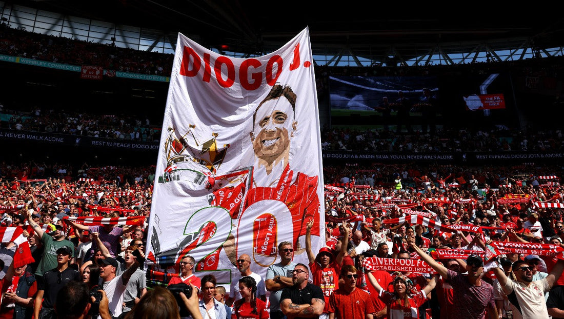 Bohaterowie i gwizdy! Hołd dla Joty przerwany przez fanów i emocje związane z Community Shield