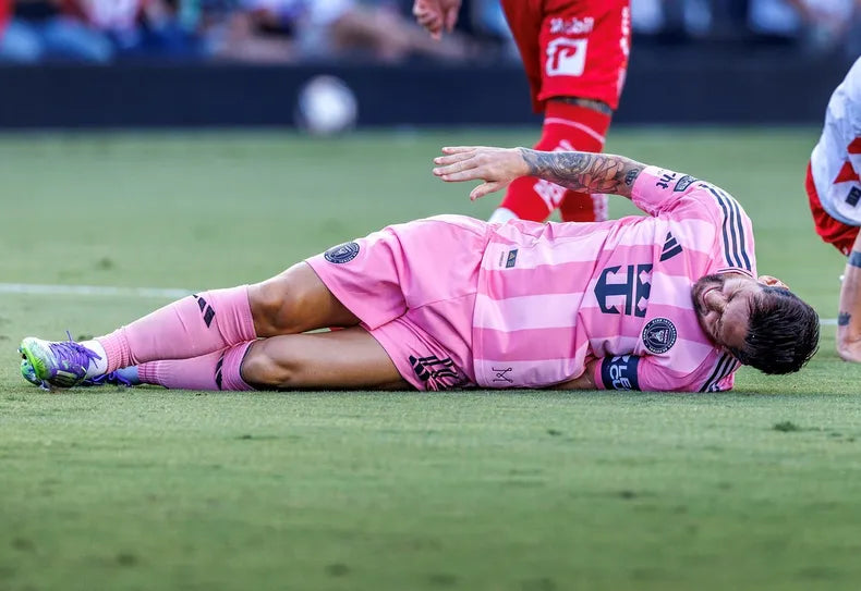 Messi schodzi z boiska z kontuzją: niepokój w Inter Miami po urazie w Leagues Cup